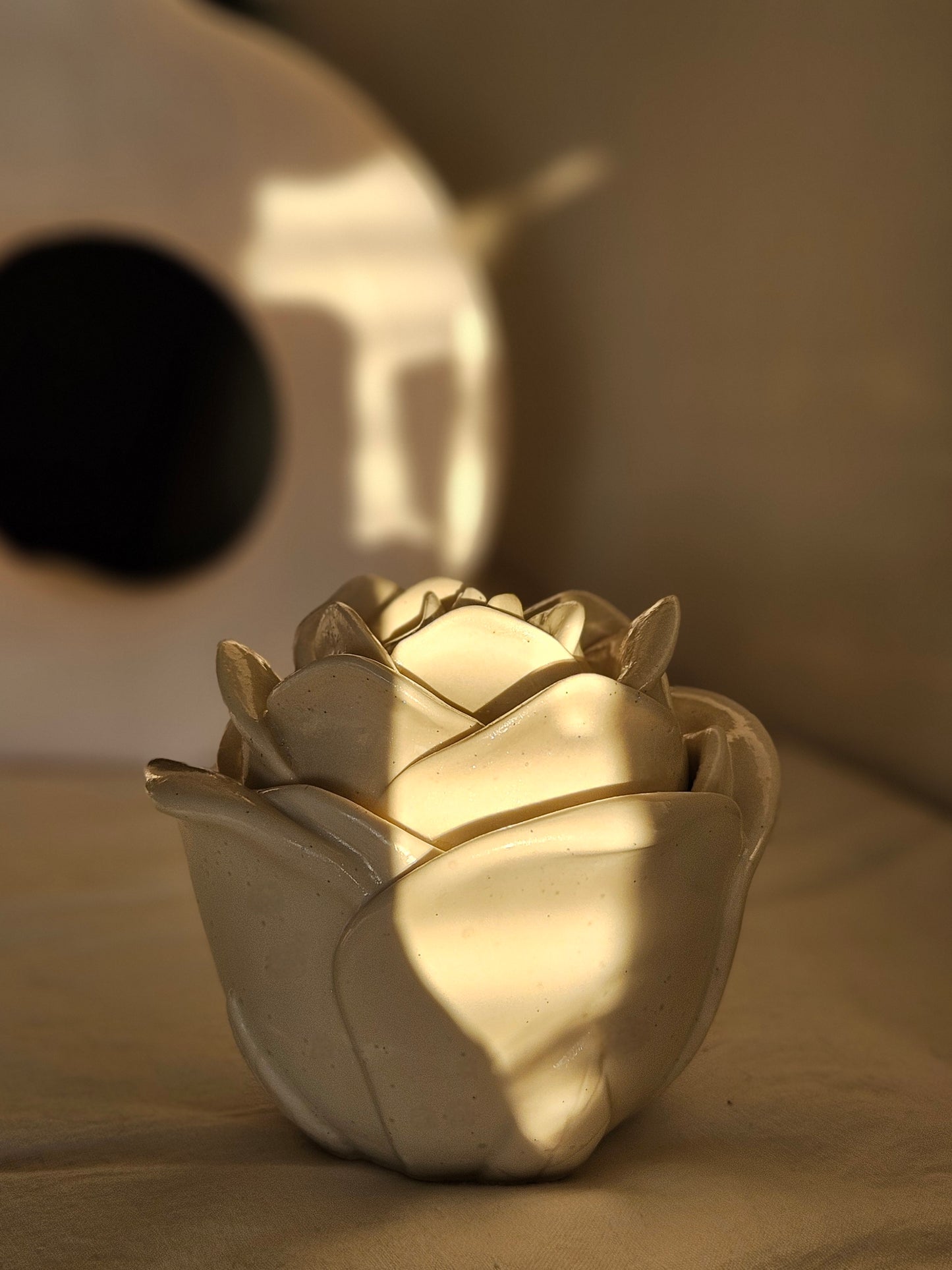 Rosa in Jesmonite